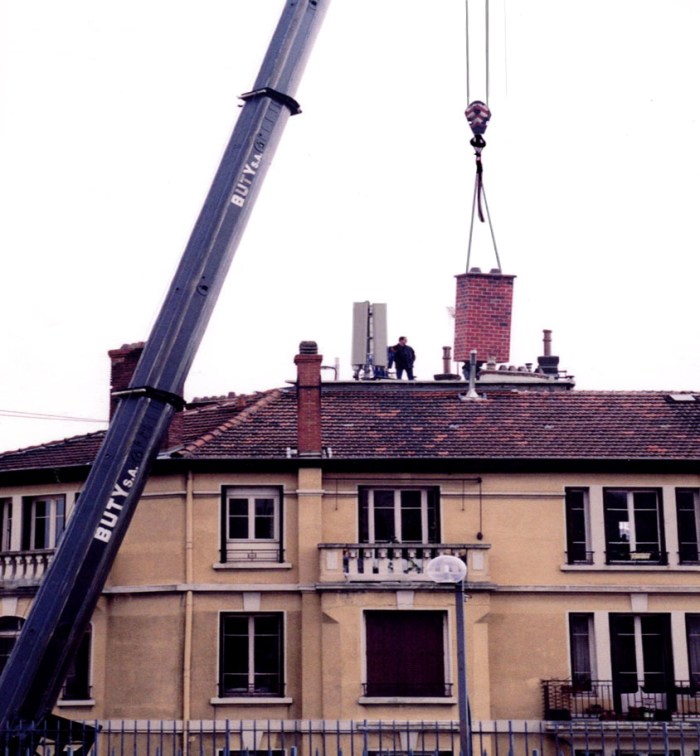 EcoleGersonLyonCamouflageAntennesRelaisFausseCheminee