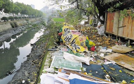 pollution made by apple